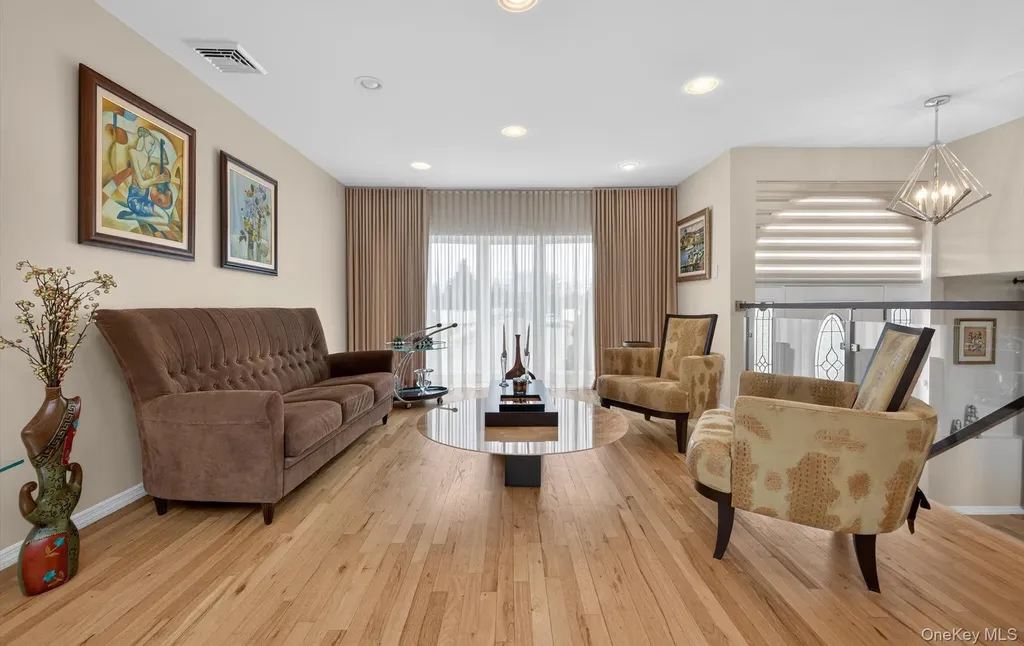 23 Coronet Lane Plainview NY 11803