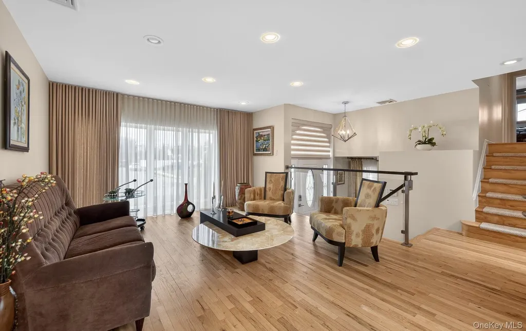 23 Coronet Lane Plainview NY 11803