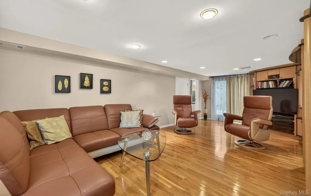 23 Coronet Lane Plainview NY 11803