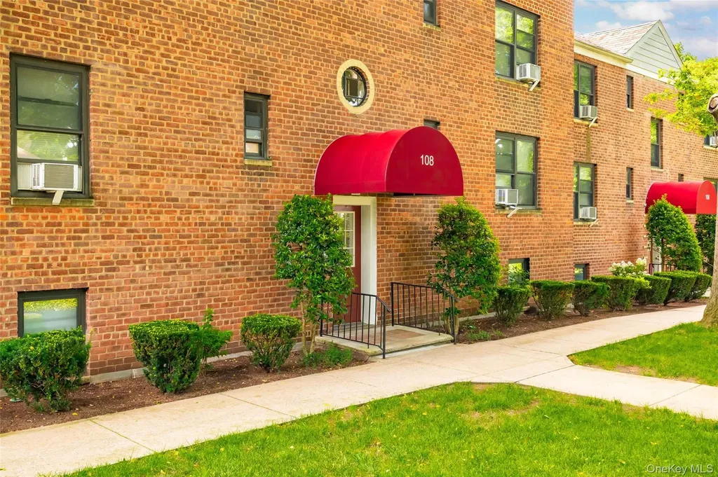 108 Richbell Road Mamaroneck NY 10543