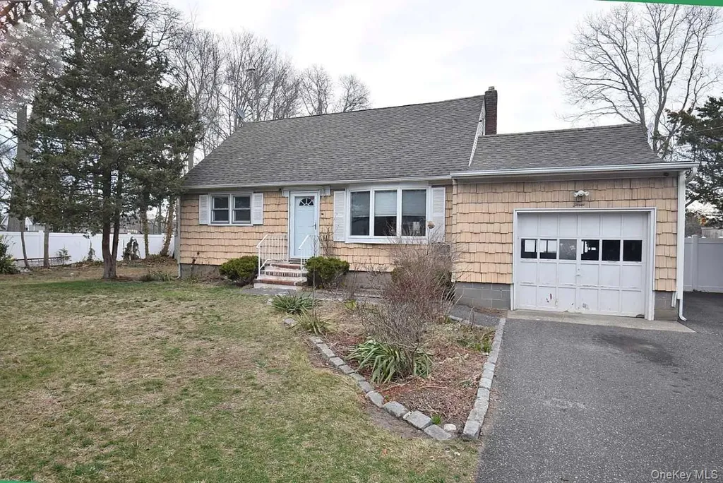 3 Windus Drive Shirley NY 11967