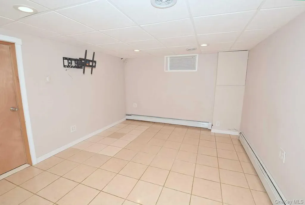 3 Windus Drive Shirley NY 11967