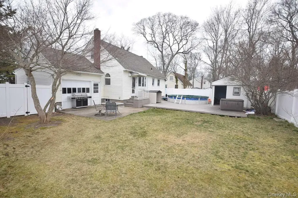 3 Windus Drive Shirley NY 11967