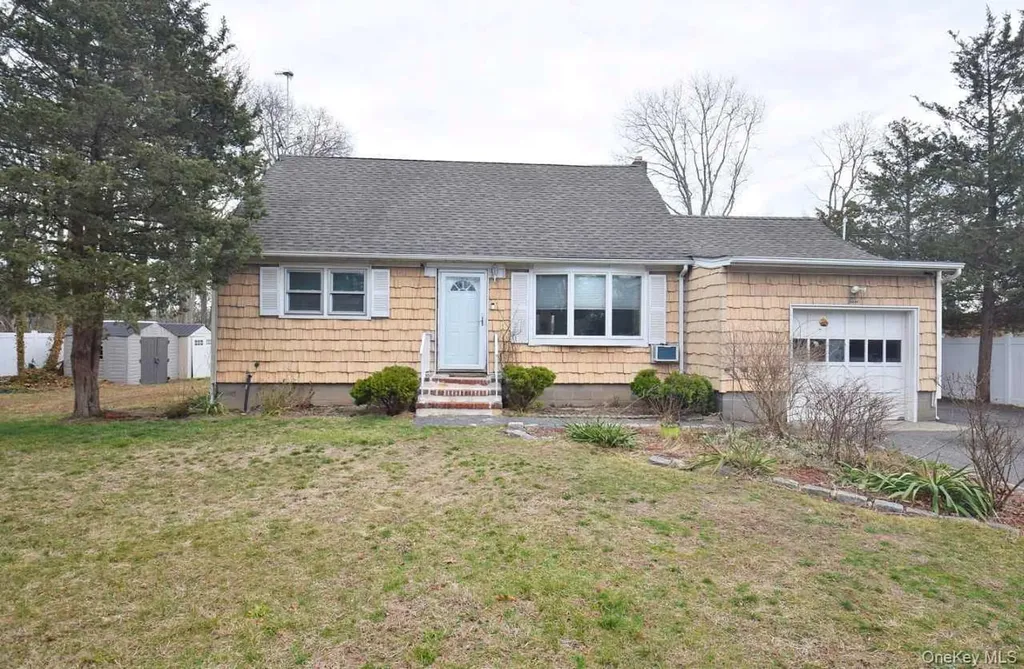 3 Windus Drive Shirley NY 11967