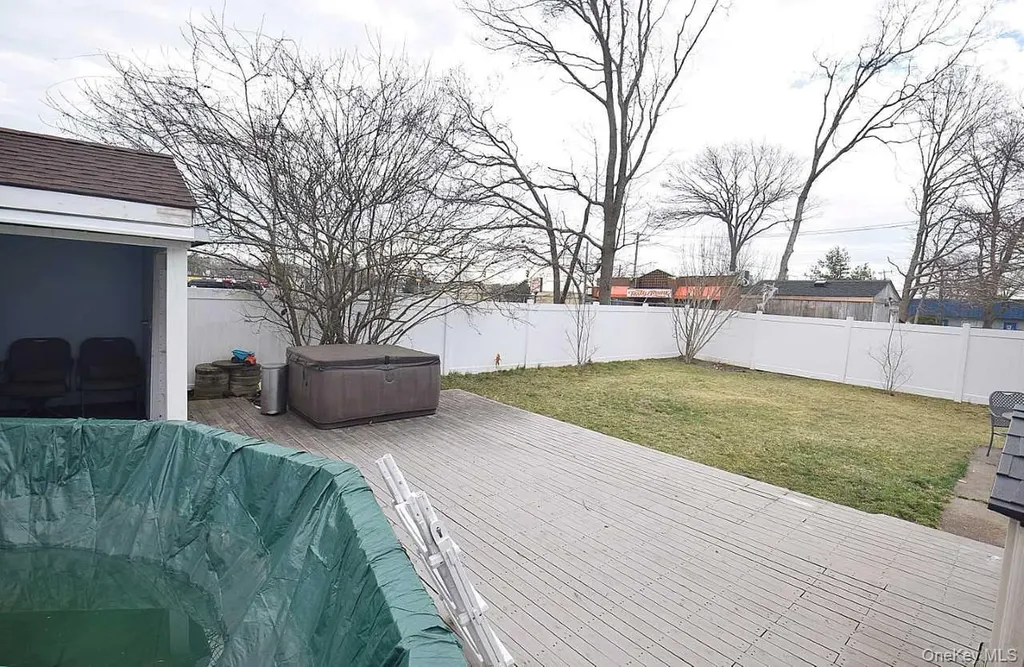 3 Windus Drive Shirley NY 11967