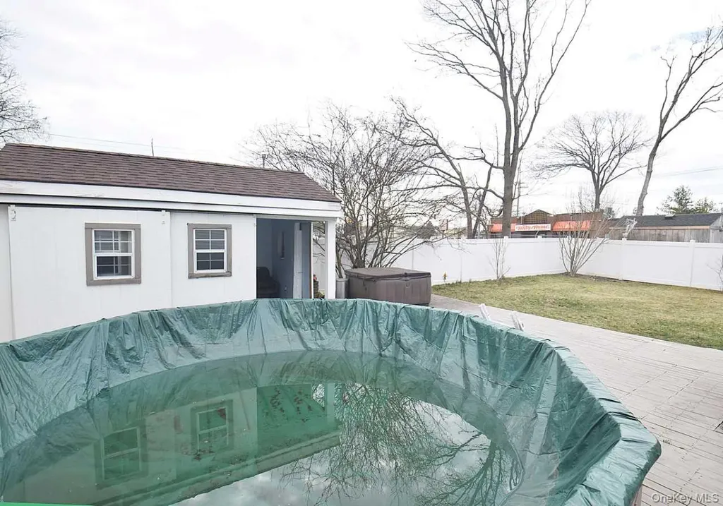 3 Windus Drive Shirley NY 11967