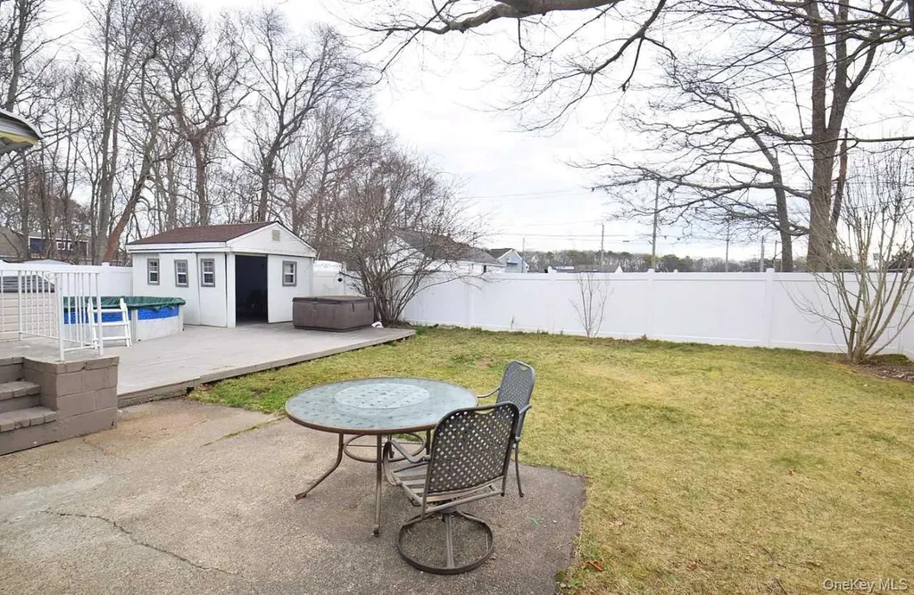 3 Windus Drive Shirley NY 11967