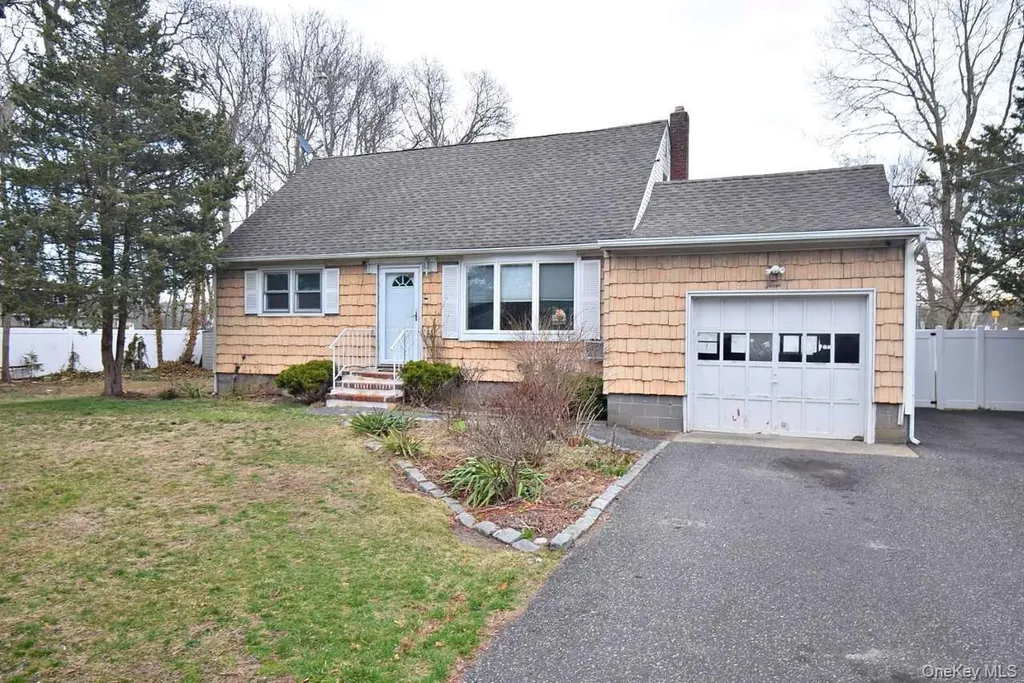 3 Windus Drive Shirley NY 11967
