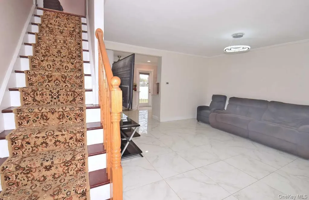 3 Windus Drive Shirley NY 11967