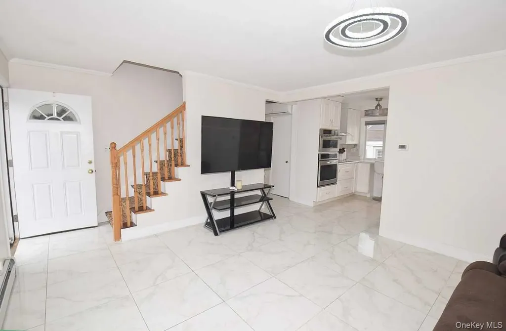 3 Windus Drive Shirley NY 11967