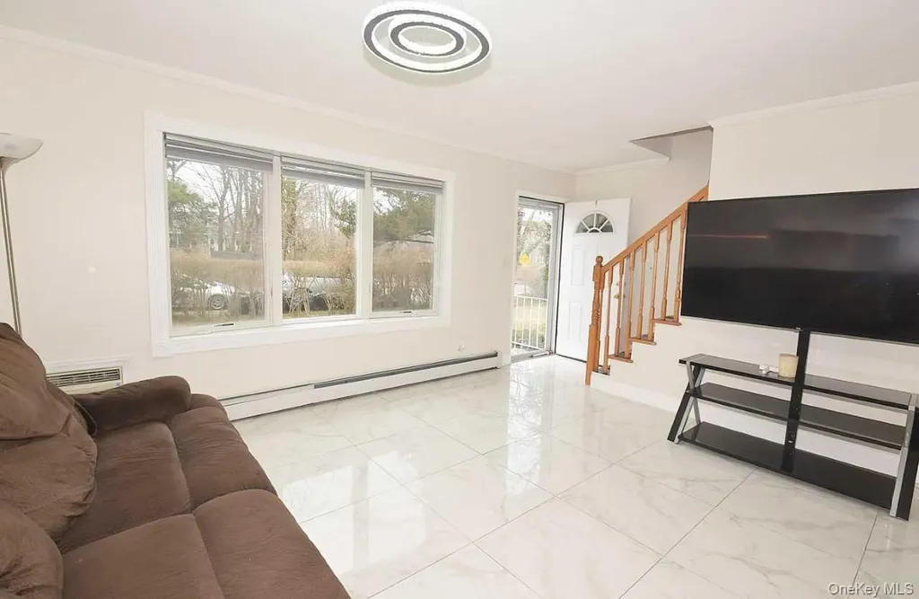 3 Windus Drive Shirley NY 11967