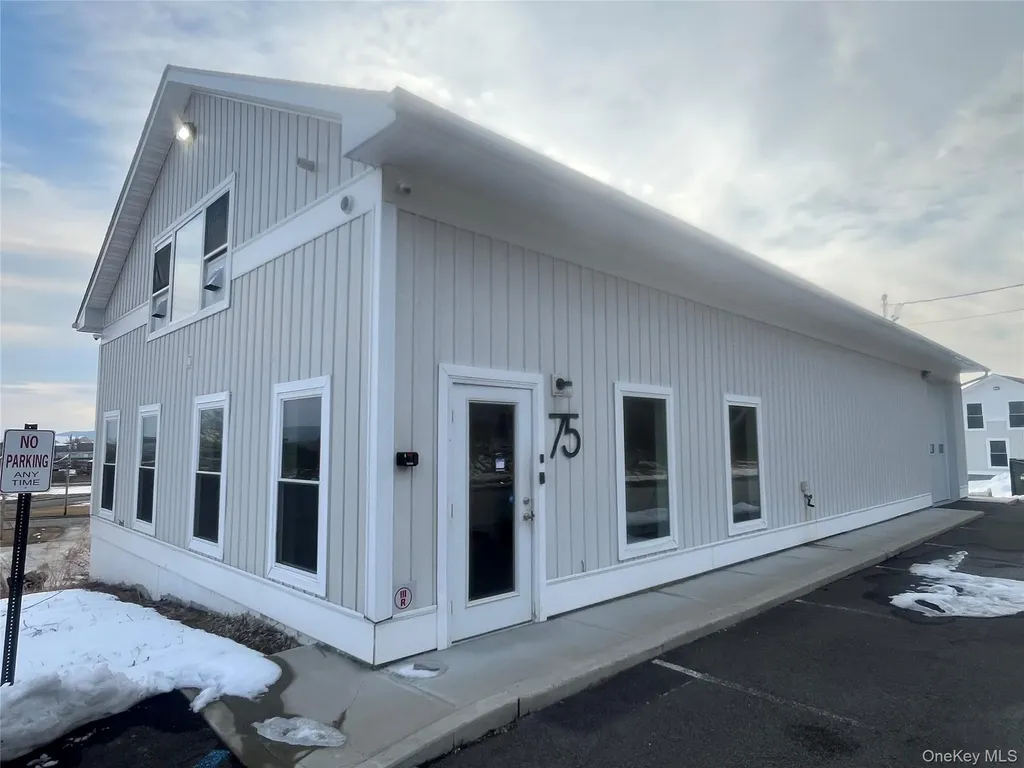 75 Bill Larkin Drive New Windsor NY 12553