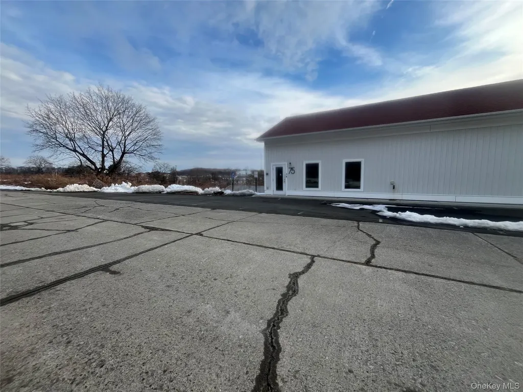 75 Bill Larkin Drive New Windsor NY 12553
