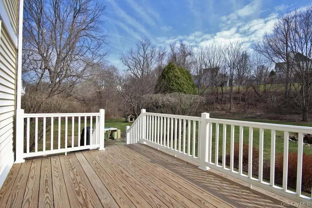 5 Old Field Circle Pawling NY 12564