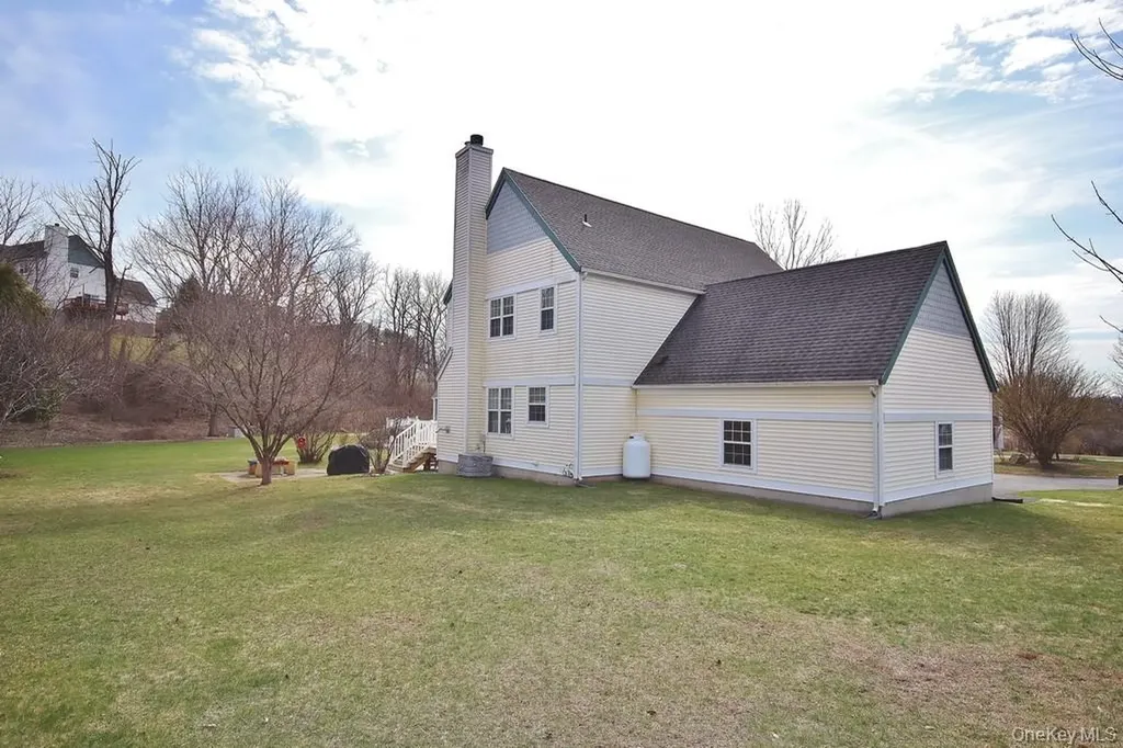 5 Old Field Circle Pawling NY 12564