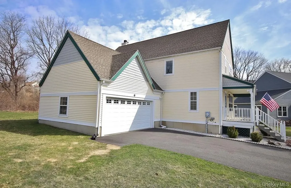 5 Old Field Circle Pawling NY 12564