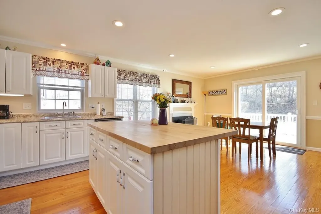 5 Old Field Circle Pawling NY 12564