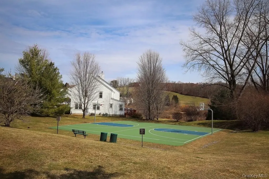 5 Old Field Circle Pawling NY 12564
