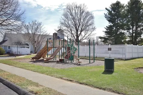 5 Old Field Circle Pawling NY 12564