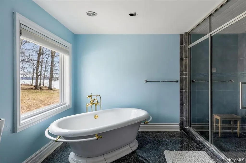 33 Beach Road Asharoken NY 11768