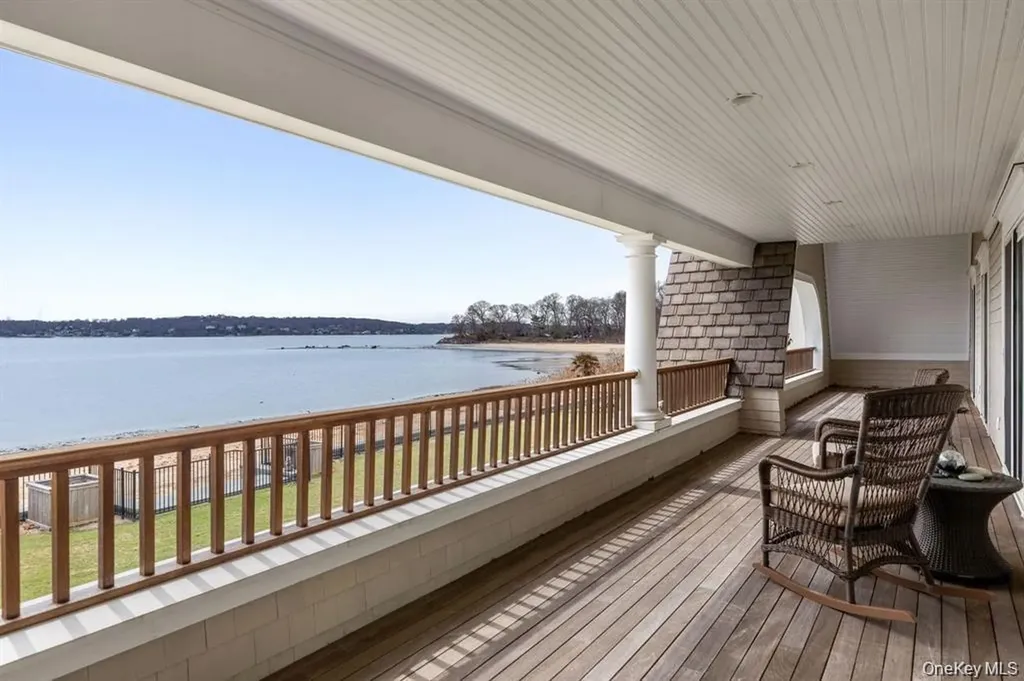 33 Beach Road Asharoken NY 11768