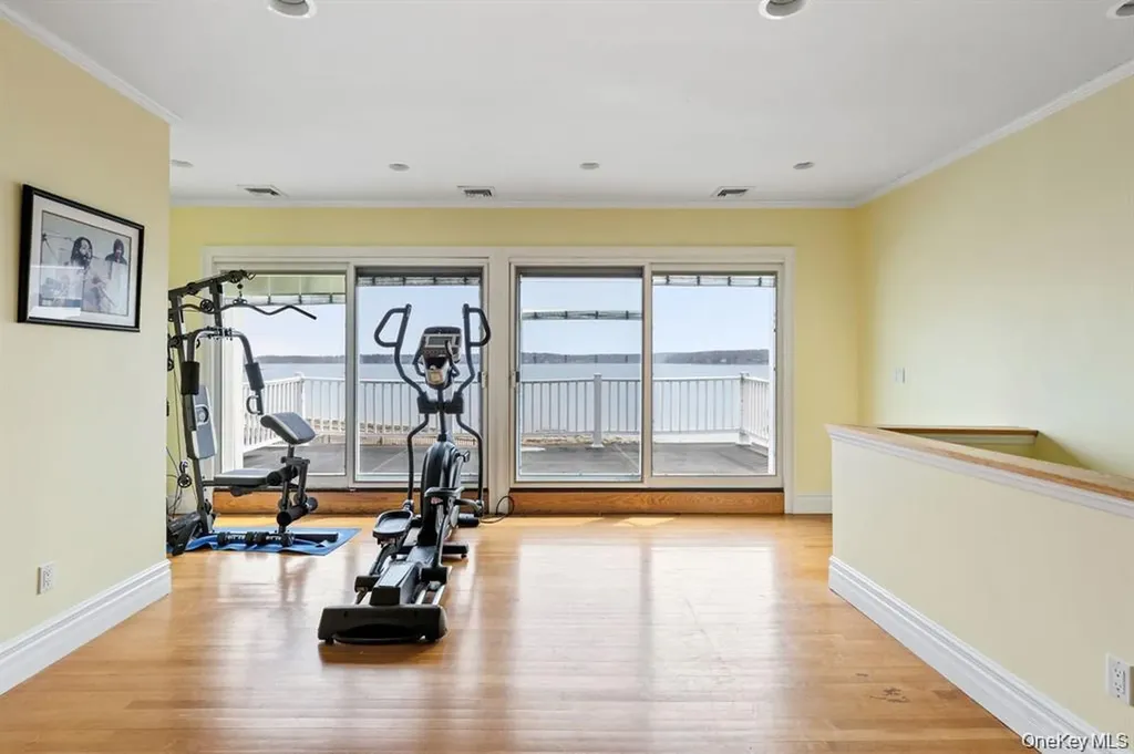 33 Beach Road Asharoken NY 11768