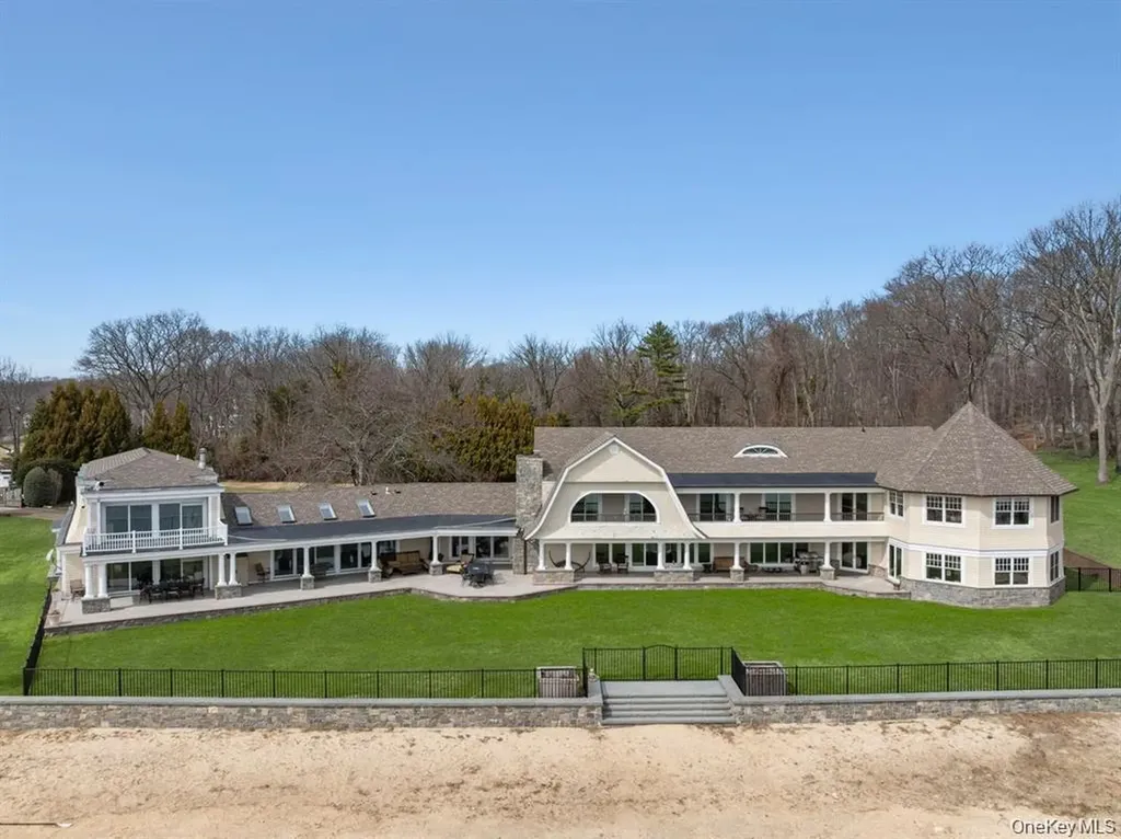 33 Beach Road Asharoken NY 11768