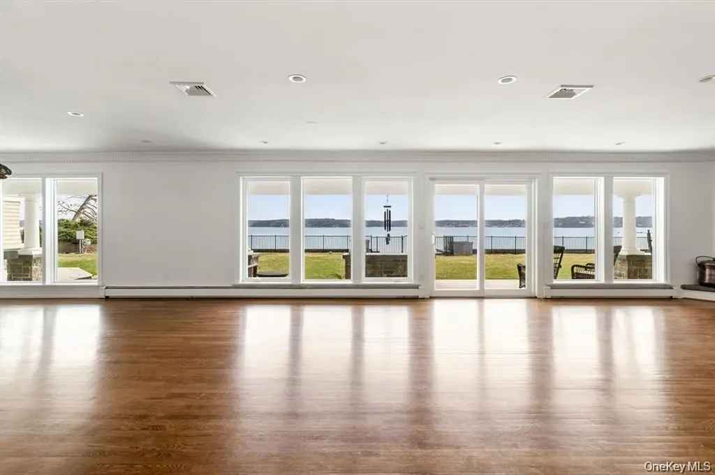 33 Beach Road Asharoken NY 11768