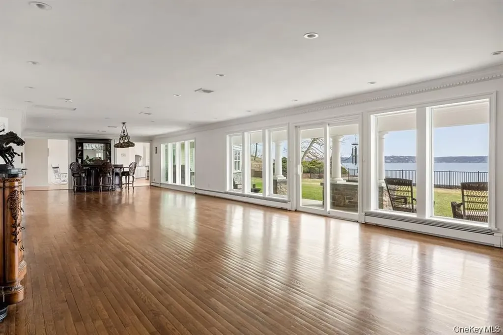33 Beach Road Asharoken NY 11768