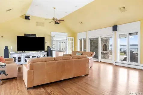33A Beach Road Asharoken NY 11768