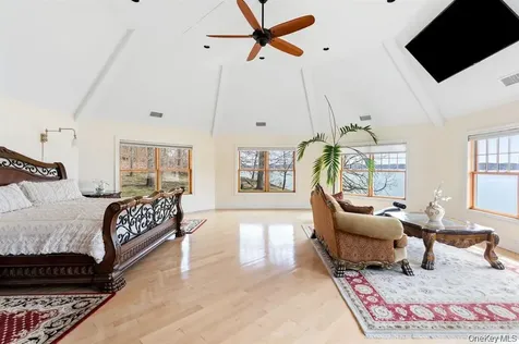 33A Beach Road Asharoken NY 11768