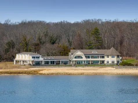 33A Beach Road Asharoken NY 11768