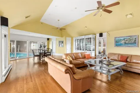 33A Beach Road Asharoken NY 11768