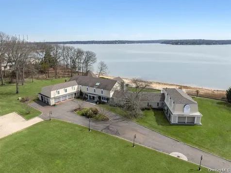 33A Beach Road Asharoken NY 11768