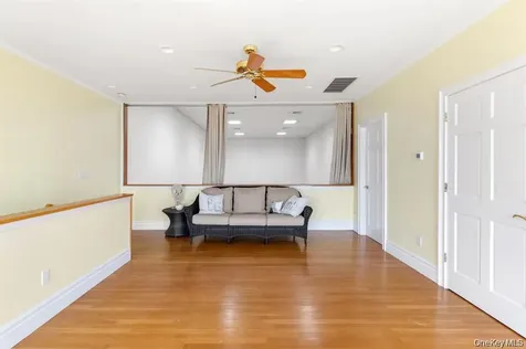 33A Beach Road Asharoken NY 11768