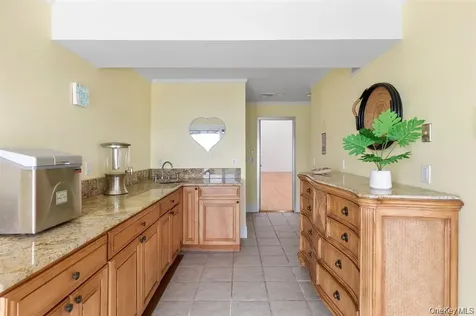 33A Beach Road Asharoken NY 11768