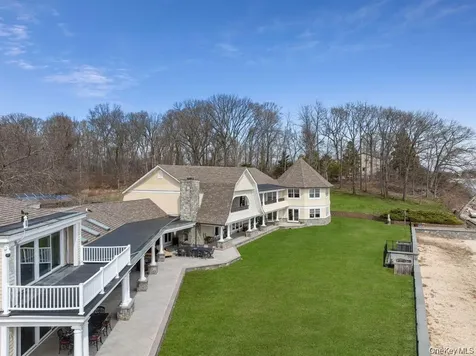 33A Beach Road Asharoken NY 11768