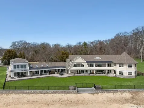 33A Beach Road Asharoken NY 11768