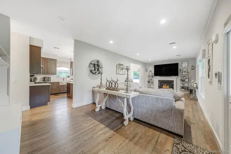 86 Country Road Medford NY 11763