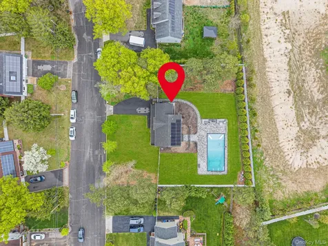 86 Country Road Medford NY 11763