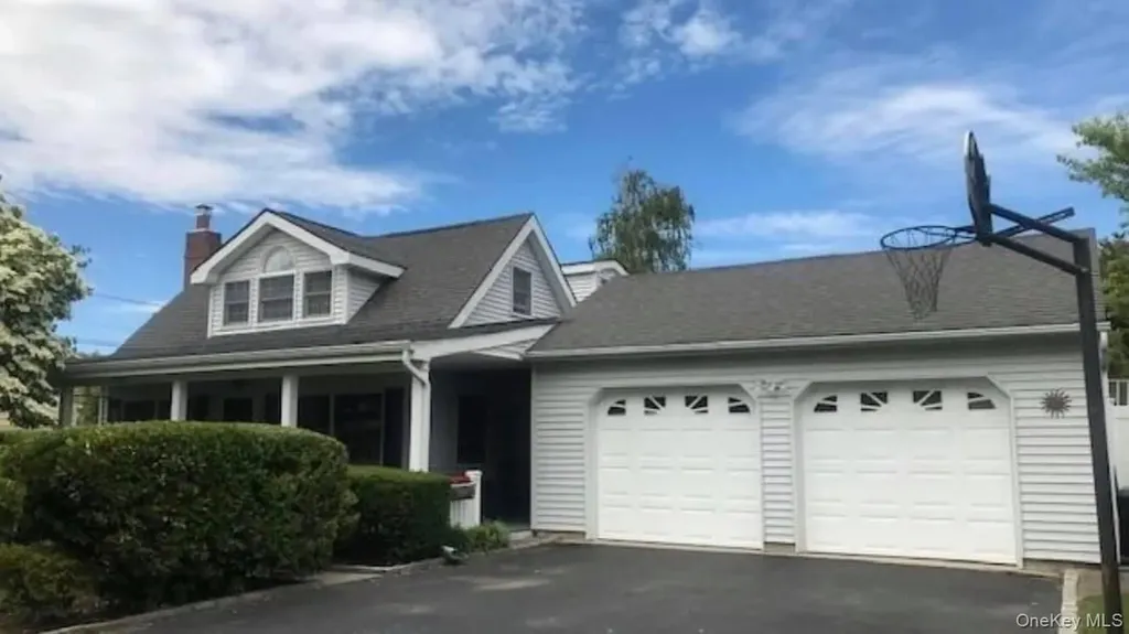 818 12th Street West Babylon NY 11704