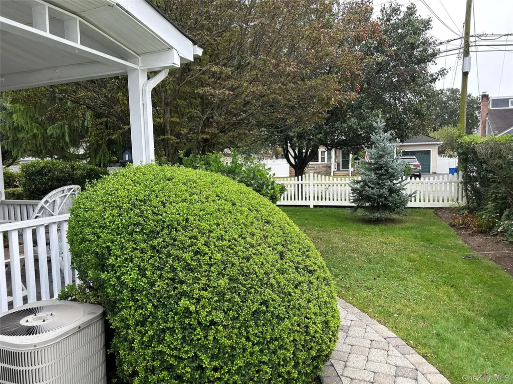 818 12th Street West Babylon NY 11704
