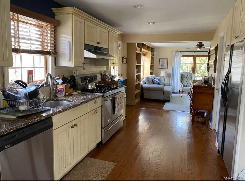 818 12th Street West Babylon NY 11704