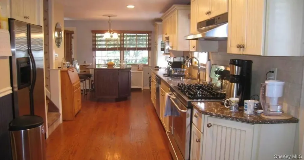 818 12th Street West Babylon NY 11704