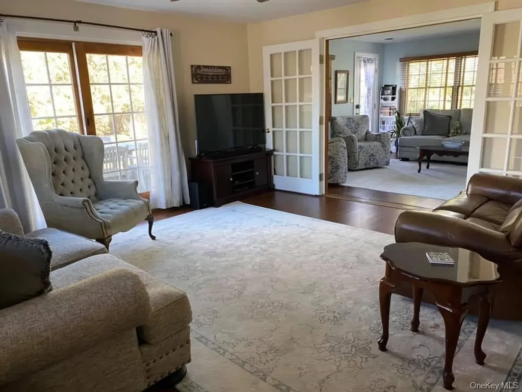 818 12th Street West Babylon NY 11704