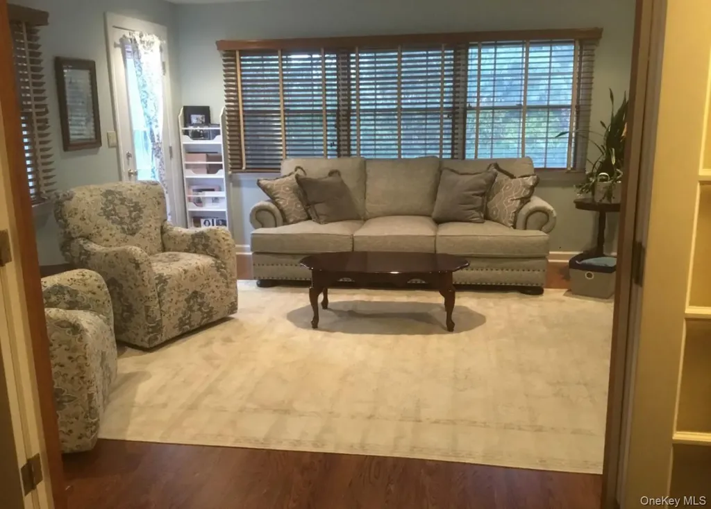 818 12th Street West Babylon NY 11704