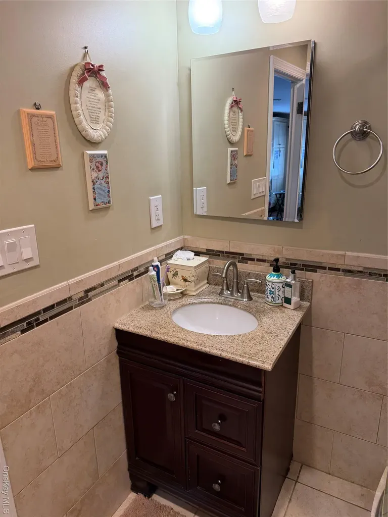 818 12th Street West Babylon NY 11704