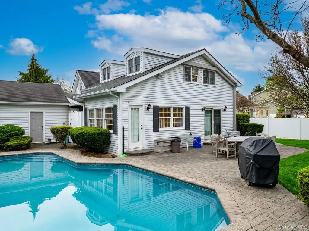 818 12th Street West Babylon NY 11704