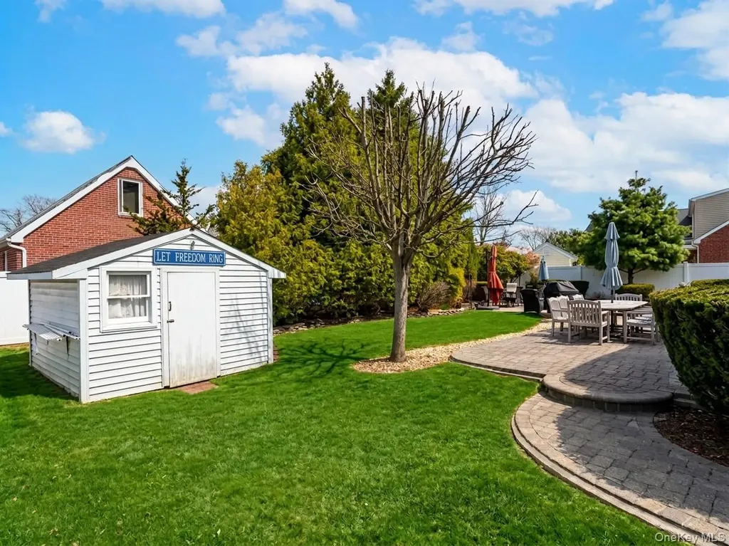 818 12th Street West Babylon NY 11704