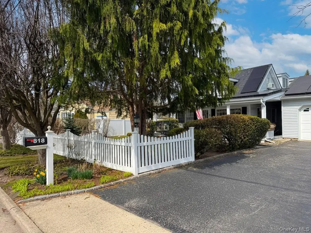 818 12th Street West Babylon NY 11704